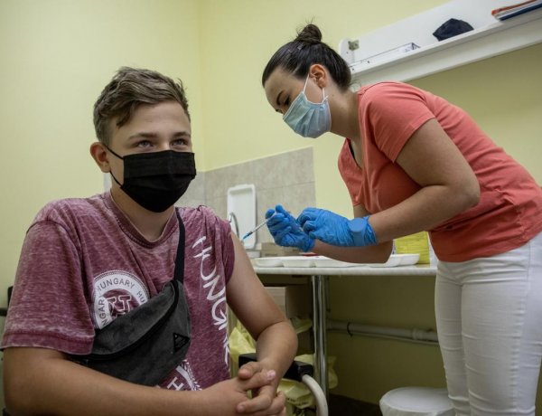 Az iskolakezdésre az iskolákban is lesz oltási akció        