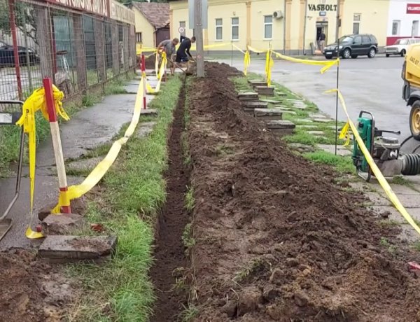 Kábelfektetés a Selyem utcán és a Pazonyi téren             