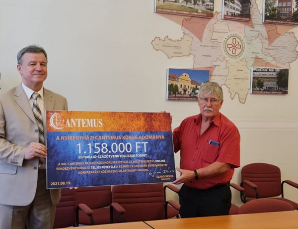 Átadták a XIII. Nemzetközi Kórusfesztivál és Mesterkurzus bevételét a kórháznak