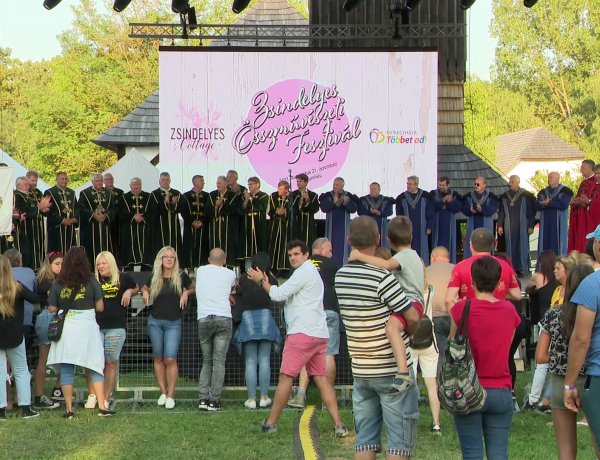 Zsindelyes Összművészeti Fesztivált tartottak szombaton a Sóstói Múzeumfaluban