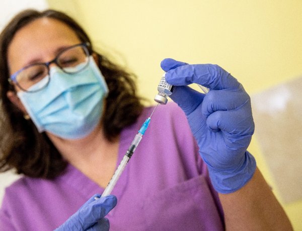 A 12 éven felüli regisztráltak 83 százalékát már beoltották Magyarországon