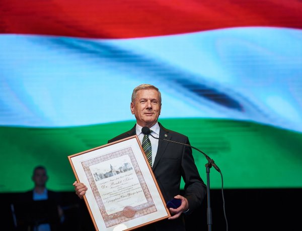 Városi ünnepség: dr. Benkő Tibor honvédelmi miniszter lett Nyíregyháza új díszpolgára