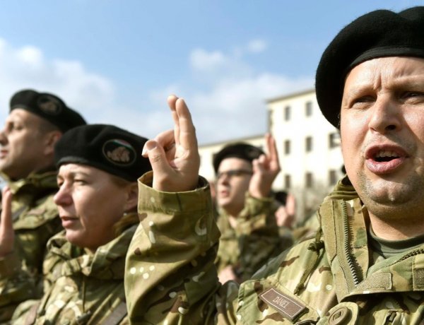 Benkő: Tíz év alatt 17-ről 11 ezer fölé nőtt a tartalékos katonák száma