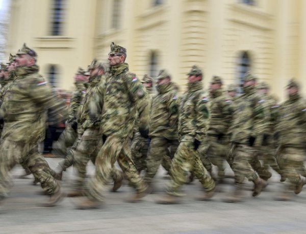 Magyar parancsnok irányítja ősztől a koszovói NATO-békefenntartókat