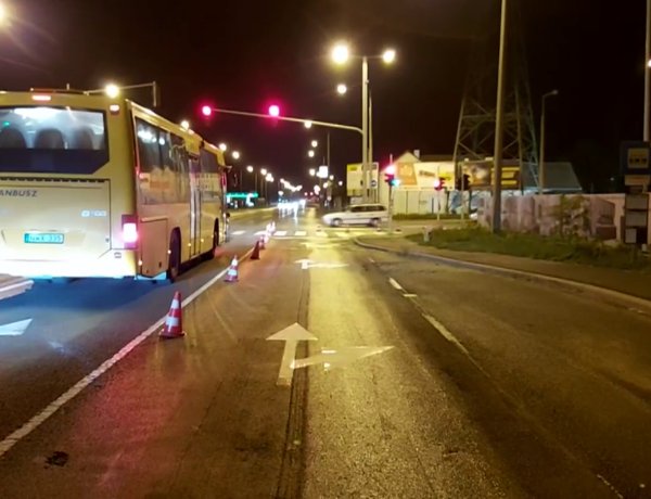 Éjszaka festettek burkolati jeleket a Debreceni úton        