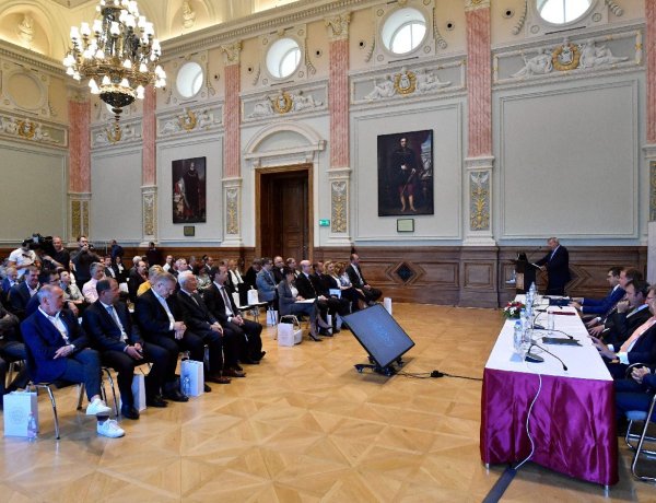 Palkovics: Magyarország az elsők között lábalt ki a válságból