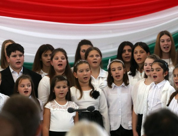 Több mint egymillió diák számára kezdődött el a tanév                          