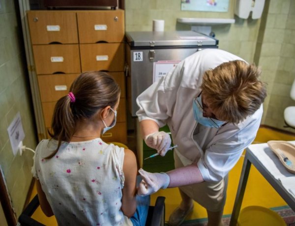 György István: 185 ezer diák élt nyáron az oltás lehetőségével