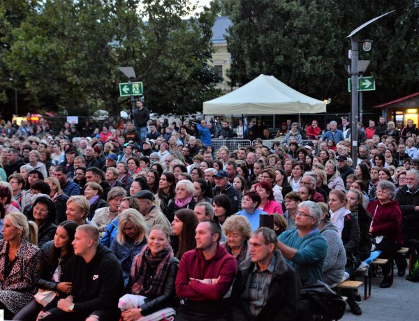 Csütörtöki VIDOR ajánló: bohócok, színes zenei programok, akrobata bemutató és filmvetítés