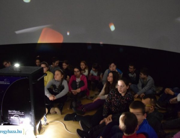 Mindentudás Könyvtára Gyerekeknek - Az Utazó Planetárium Nyíregyházán 