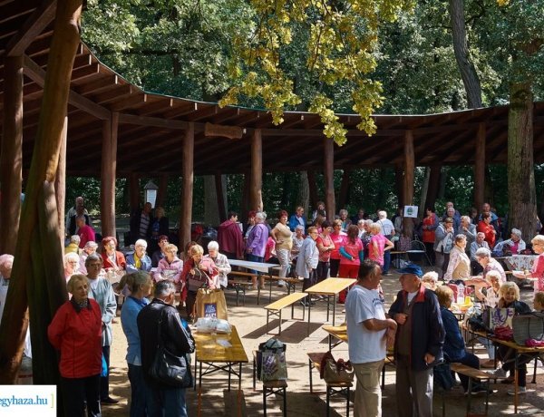 Nyugdíjas főzőverseny – Több mint 300-an főztek lecsót az Erdei Tornapályán