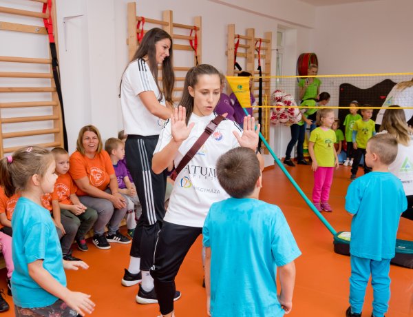 Zsinórlabda meccsek az Eszterlánc Északi Óvodában - a Fatum is bekapcsolódott