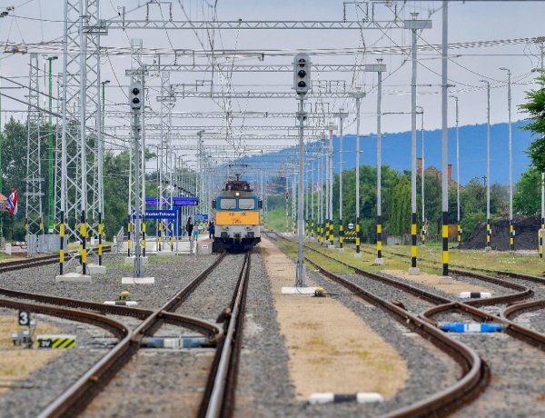 NEK: Ötvenszázalékos kedvezmény a MÁV-Volán-csoport járatain          