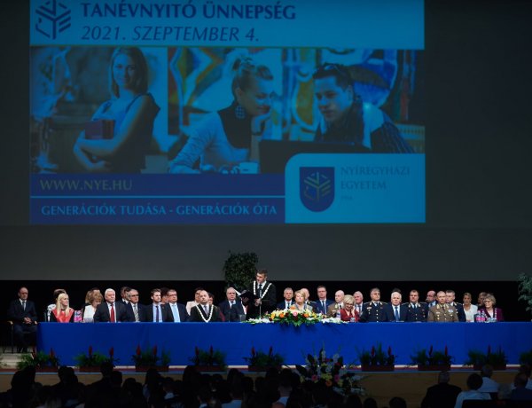 Tanévnyitó – Több mint ezer elsőéves hallgató kezdi meg a tanévet