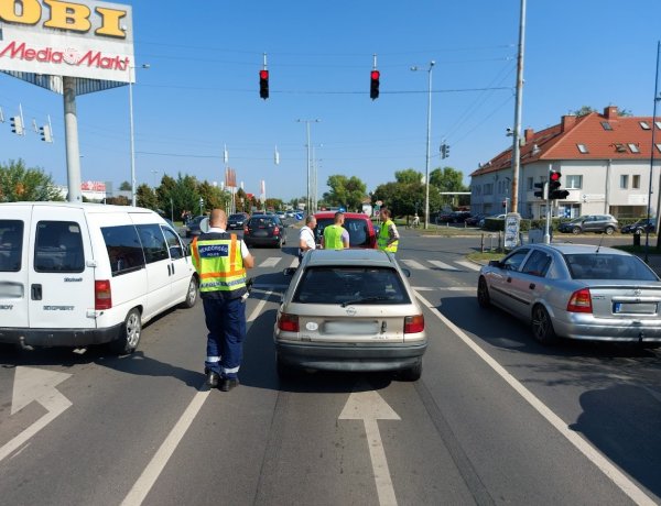 Ráfutásos baleset történt a László utcai kereszteződésben          