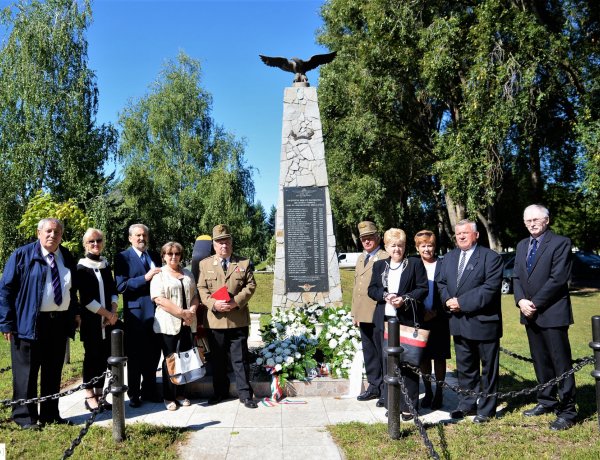 Az 1944-es bombázásra emlékeztek hétfő délelőtt a vasútállomáson