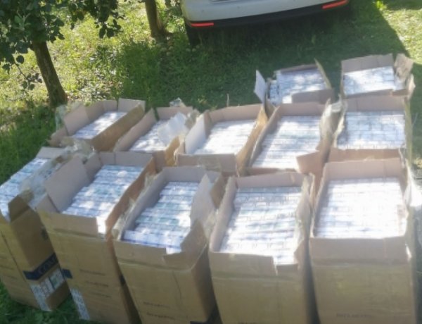 Közel tizenhétmillió forint értékű csempészett cigarettát szállított