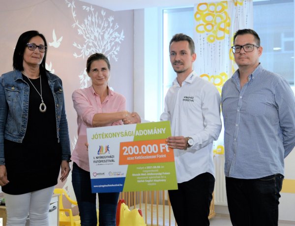 Kétszázezer forintot gyűjtöttek össze a futók a Gyermekrehabilitációs Osztálynak