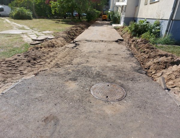 Megkezdődött a járdák felújítása Nyíregyháza belterületén      