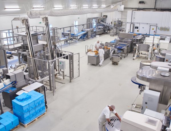 Fejlesztés a kenyérgyárban – Elkészült az új levelestészta-gyártó csarnok a Gomba utcán