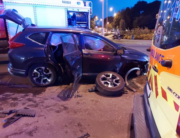Súlyos baleset történt csütörtökön este a Ferenc körúton, ketten megsérültek