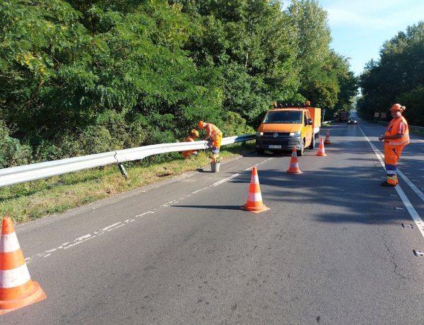 Korábbi baleset miatt végeztek helyreállítást a Kemecsei úton a Magyar Közút szakemberei