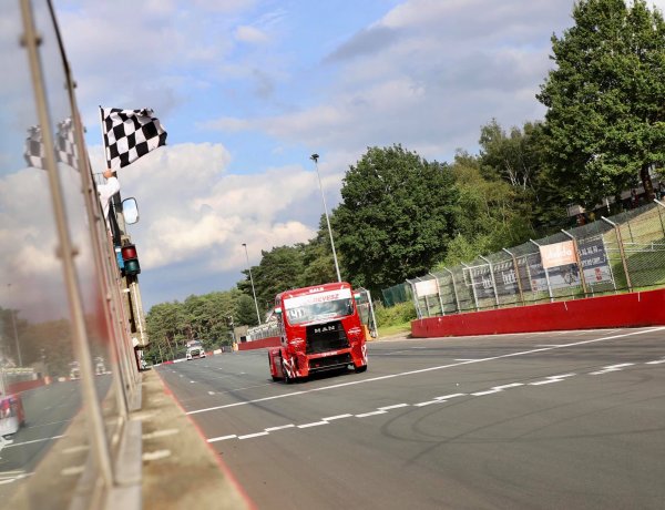 Révész Racing - Vasárnapra is jutott egy győzelem Zolderben                            