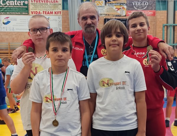 Olimpiai dobogósoktól vehették át az érmeket a nyíregyházi birkózók                       
