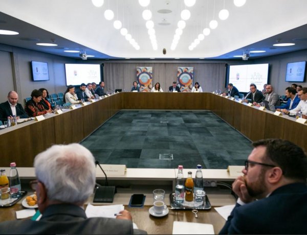 Újabb intézkedések segítik a fiatalokat, a gyermekes családokat és az otthonteremtőket