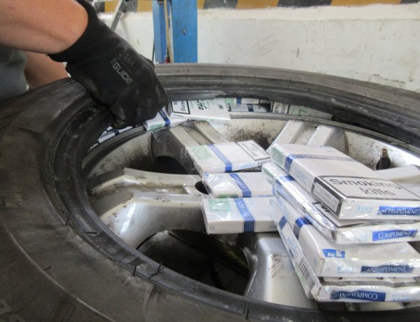 Levegő helyett cigi volt a kerekekben                       