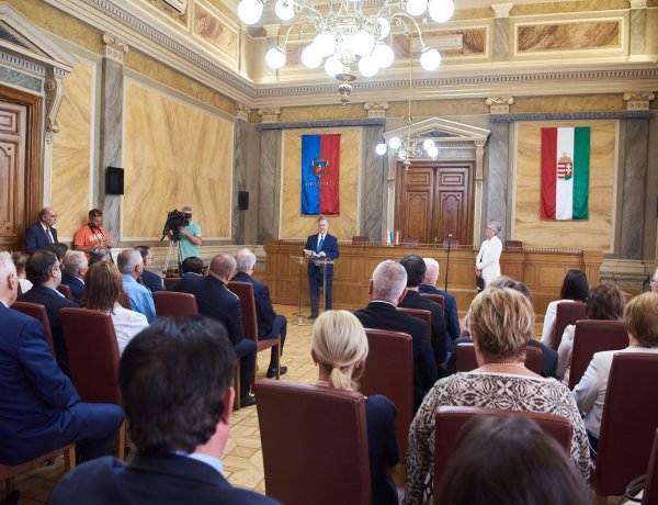 Rangos állami elismerést kapott dr. Barabás László tiszteletbeli konzul