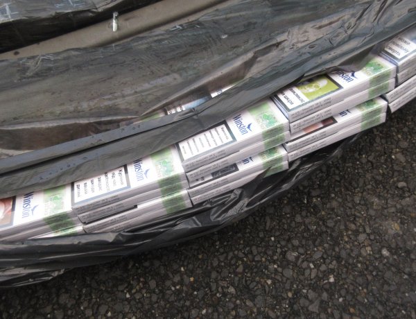 Dupla sárvédőkben szagolta ki Buba a cigit                          