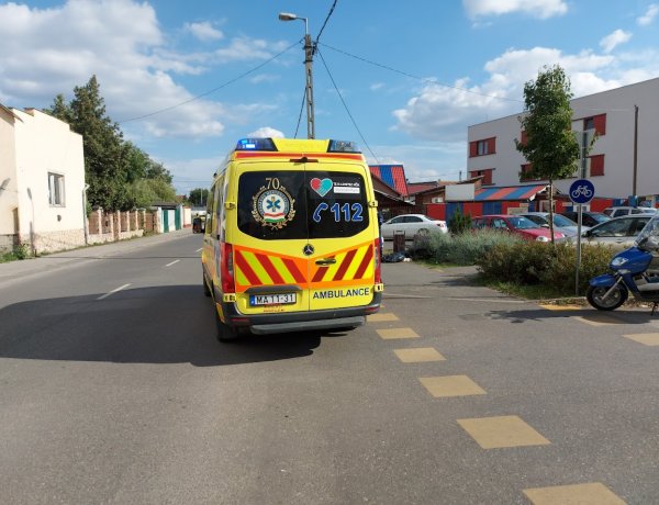 Rosszul lett egy férfi a Kígyó utcán, a kiérkező mentők már nem tudták megmenteni