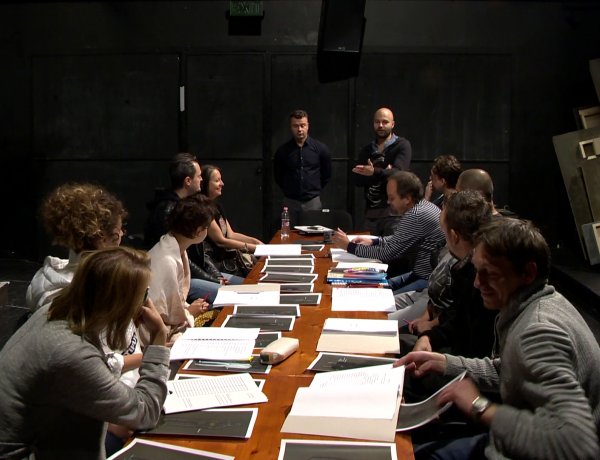 Közellenség – Megkezdődtek az októberi kamarabemutató próbái a Móricz Zsigmond Színházban