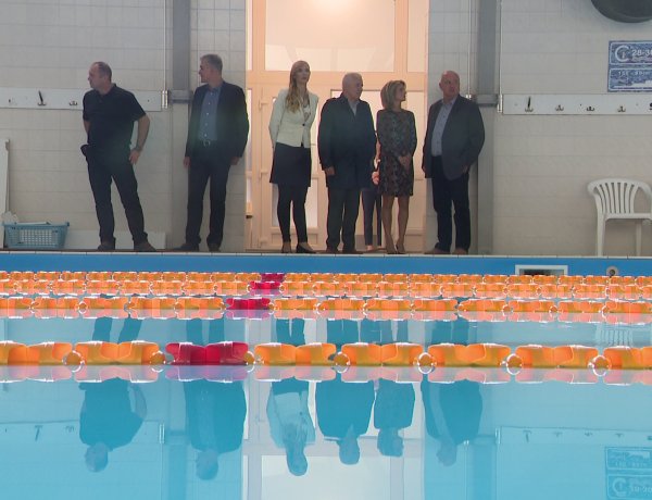 Újabb fejlesztés az Aranyban - Megszépült az uszoda előtti közlekedő, és az öltöző