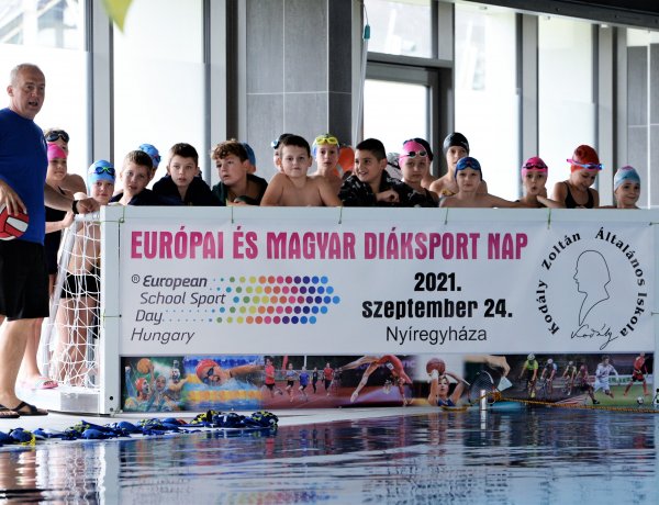 Európai és Magyar  Diáksport Nap - A Kodályban úsztak, futottak, zumbáztak a gyerekek 