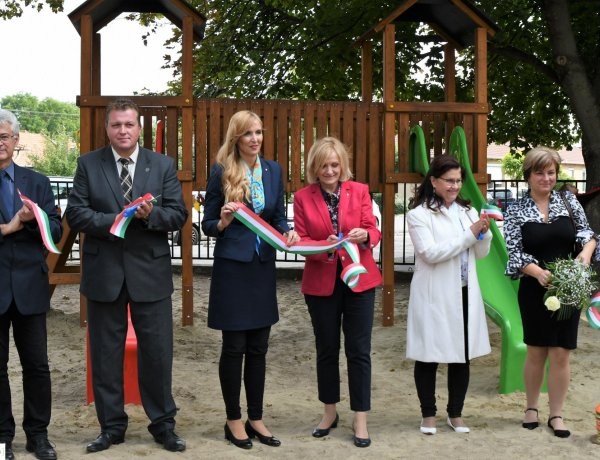 Játékudvar átadás – Családi nap és újabb fejlesztés a Móriczban     