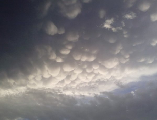 Az ország nagy részén záporokra, zivatarokra kell készülni           