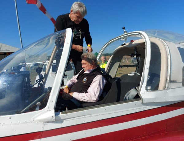 Farkas Bertalan űrhajós is ellátogatott a balkányi Repülőnapra