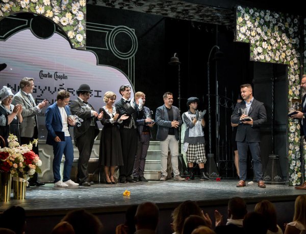 VIDOR díjeső a Játékszínben                                                               