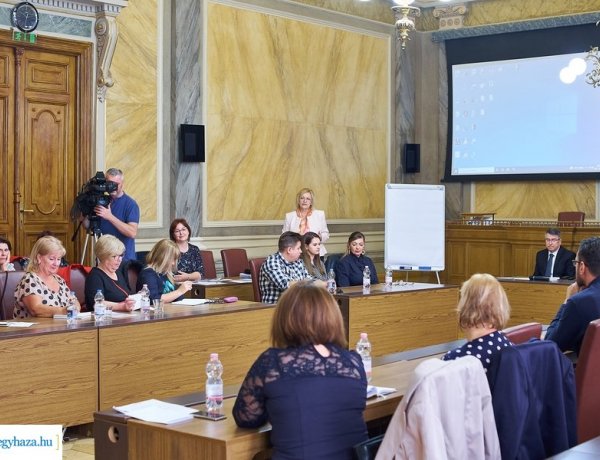 Koragyermekkori fejlesztés: védőnők a gyerekekért            