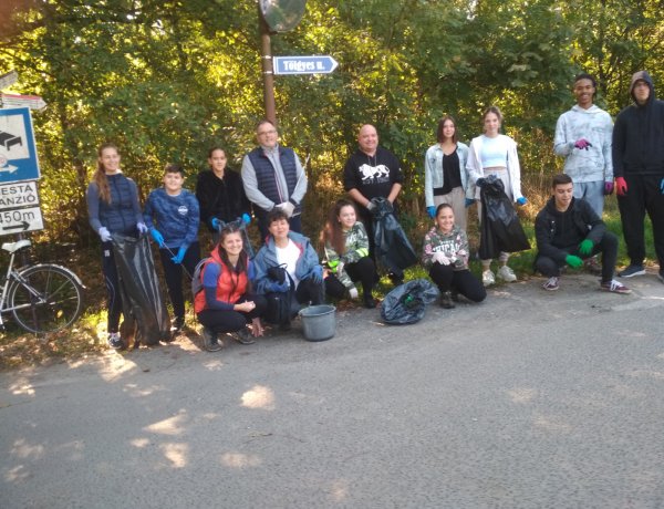 Erdőtisztítás a Takarítási Világnap és Erdők Hete alkalmából  