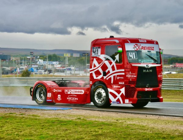 Esőben is Kiss Norbert volt a leggyorsabb – Újabb győzelem Jaramában