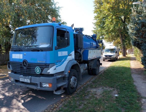 Borbányán, a Lakatos utcán a NYÍRVV megbízásából csatornatisztítási munkálatokat végeztek