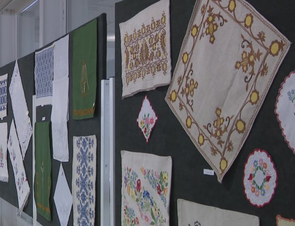 Szépkorúak kézimunka kiállítása a Váci Mihály Kulturális Központban