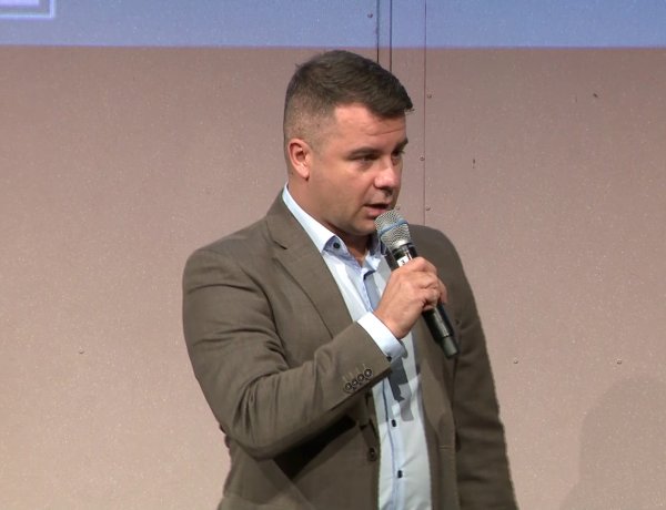 Régi-új igazgató a színházban – Újabb öt évre Kirják Róbert lesz az ügyvezető igazgató