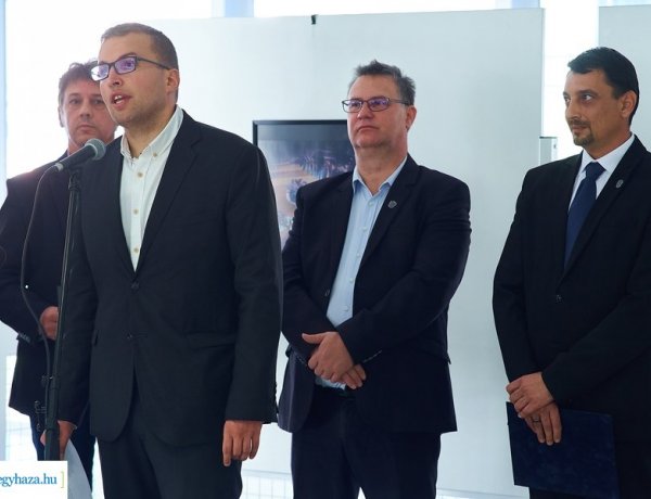 Megnyílt az Őszi Tárlat a Váci Mihály Kulturális Központ első emeletén