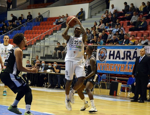 Ebben benne volt a meglepetés - A második Szolnok ellen jól játszott a kosárcsapat