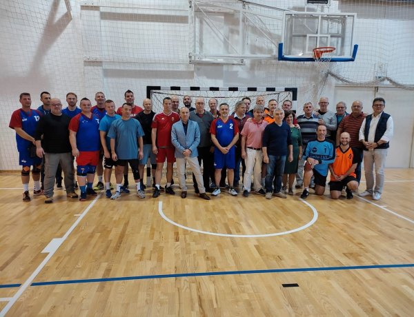 Öregfiúk kézimeccs a Zrínyiben - Több mint ötven válogatott játékost adott az iskola 