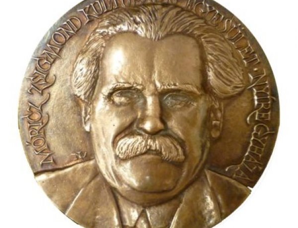 A Móricz Zsigmond-emlékérem ünnepélyes átadása a könyvtárban 